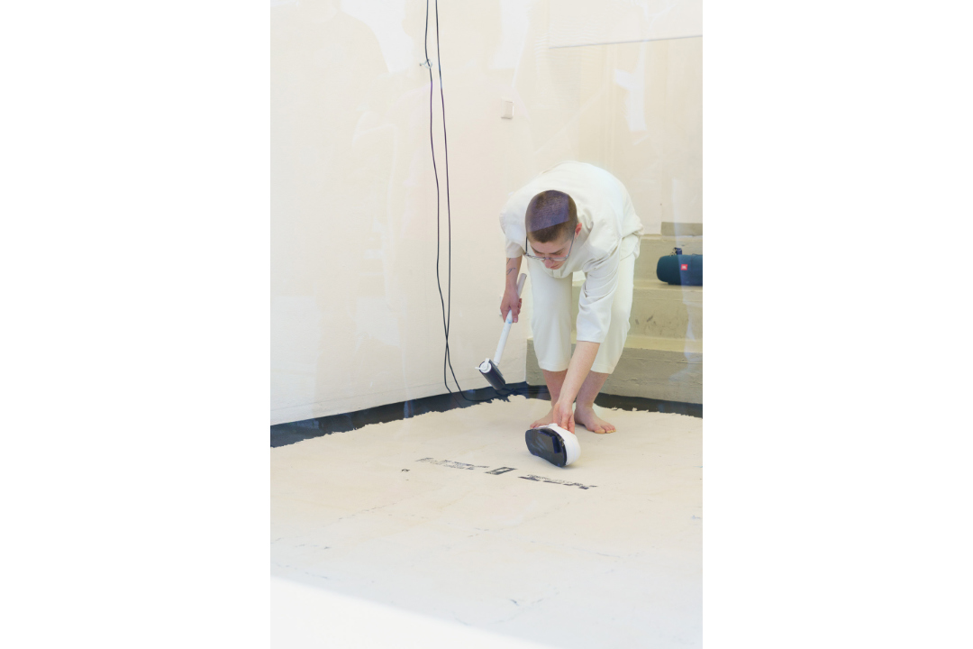 Schwerelos-performance copyright Jana Buch